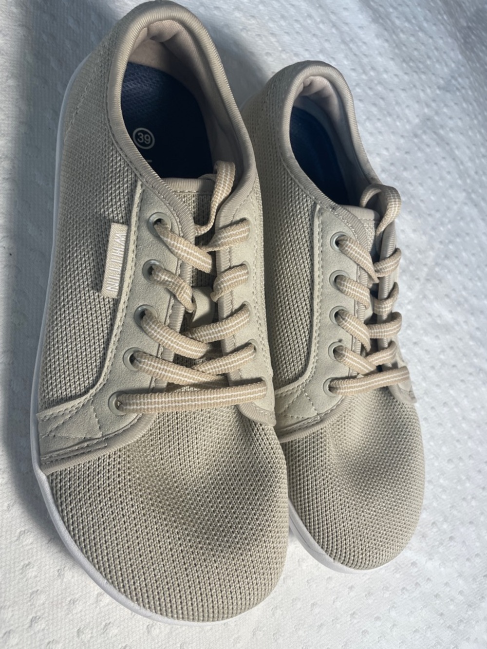 BAREFOOT shoe WHITIN W39
Wide athletic sneaker mesh taupe/ tan white rubber sole